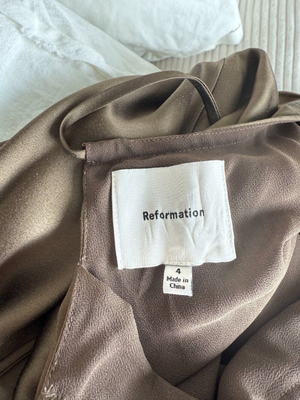 REFORMATION ANAIIS SILK DRESS. Size 4. - Picture 7 of 7
